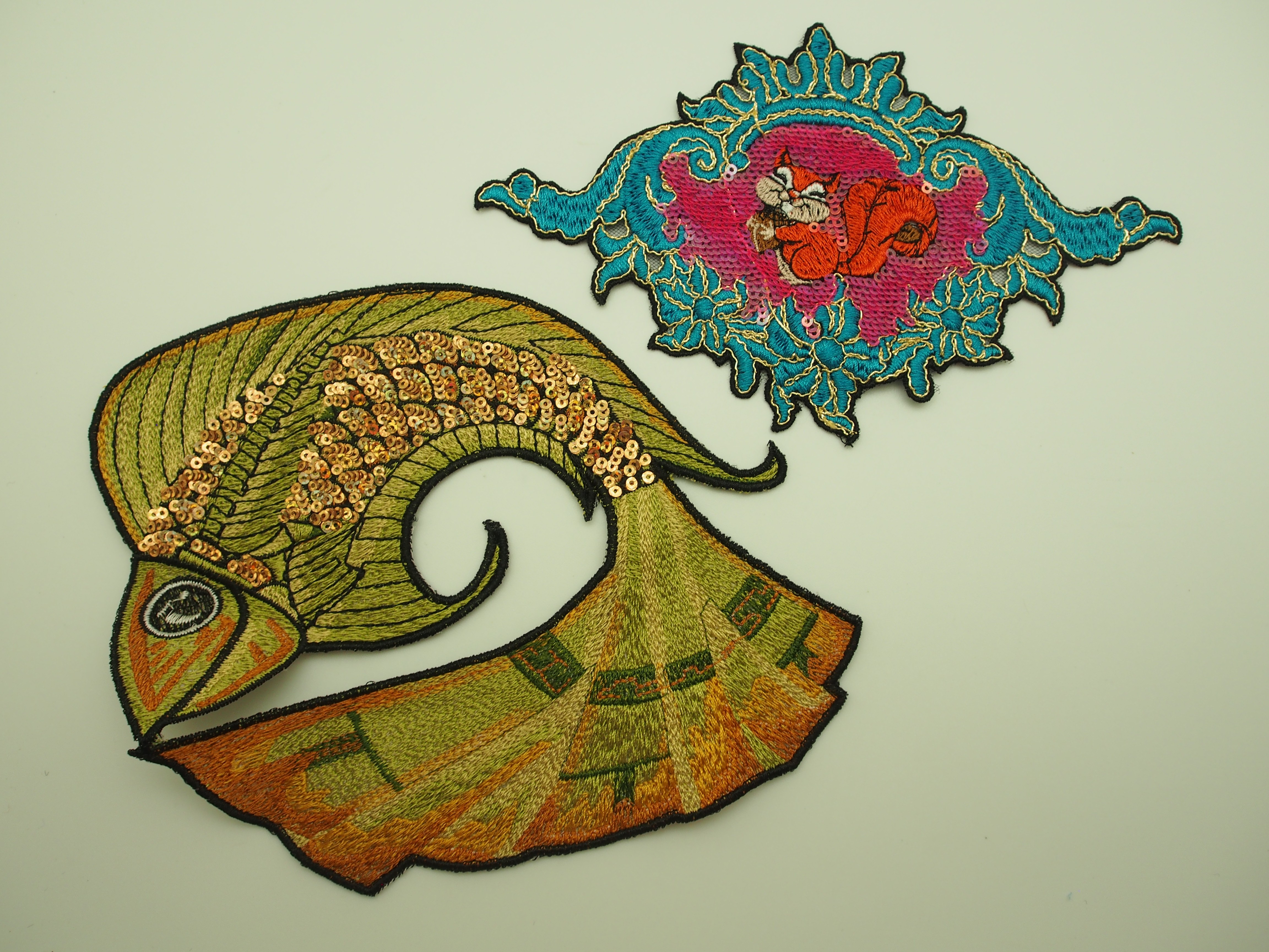 廠家批發錦鯉繡花標電腦刺繡布貼 服裝鞋帽繡花商標魔術貼定制自粘標貼